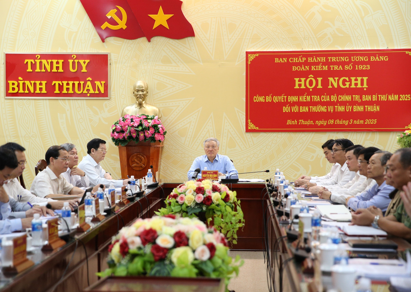 Phó Thủ tướng Thường trực Chính phủ Nguyễn Hòa Bình ghi nhận những kết quả tích cực đạt được của các cấp ủy Đảng, chính quyền tỉnh Bình Thuận. Ảnh: VGP.