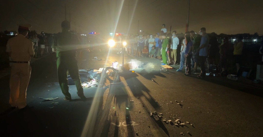 Hiện trường vụ tai nạn giao thông vào tối 15/2 tại Km 37 đường ĐT719 thuộc thôn Phú Phong, xã Tân Thuận, huyện Hàm Thuận Nam. Hiện trường vụ tai nạn giao thông vào tối 15/2 tại Km 37 đường ĐT719 thuộc thôn Phú Phong, xã Tân Thuận, huyện Hàm Thuận Nam.