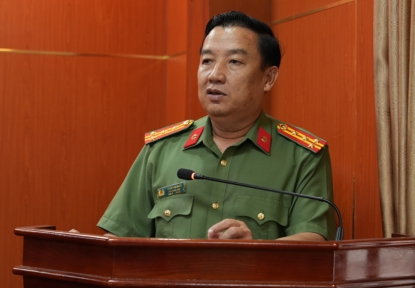 Đại tá Trần Văn Mười - Phó Bí thư Đảng ủy, Phó Giám đốc Công an tỉnh Bình Thuận phát biểu chỉ đạo tại lễ công bố.