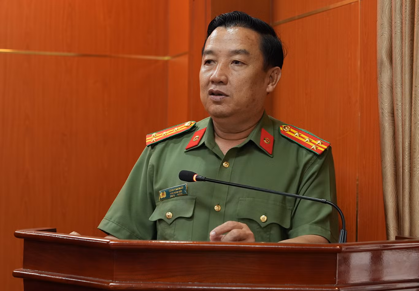 Đại tá Trần Văn Mười - Phó Bí thư Đảng ủy, Phó Giám đốc Công an tỉnh Bình Thuận phát biểu chỉ đạo tại lễ công bố.