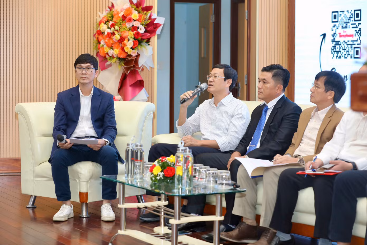 Các đại biểu tham gia thảo luận tại hội thảo. Các đại biểu tham gia thảo luận tại hội thảo.