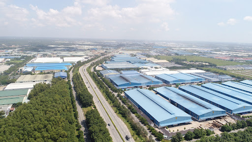 CBRE dự tính trong 3 năm tới, giá thuê đất công nghiệp có thể tăng 5 - 9% mỗi năm ở miền Bắc và 3 - 7% mỗi năm ở miền Nam. CBRE dự tính trong 3 năm tới, giá thuê đất công nghiệp có thể tăng 5 - 9% mỗi năm ở miền Bắc và 3 - 7% mỗi năm ở miền Nam.