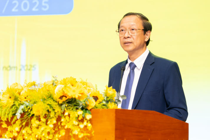 Thứ trưởng Bộ GD - ĐT Phạm Ngọc Thưởng phát biểu tại buổi lễ. Thứ trưởng Bộ GD - ĐT Phạm Ngọc Thưởng phát biểu tại buổi lễ.