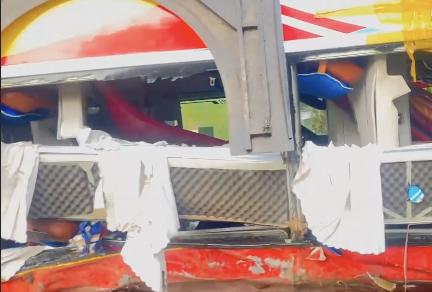 Cận cảnh bên trong xe khách giường nằm.