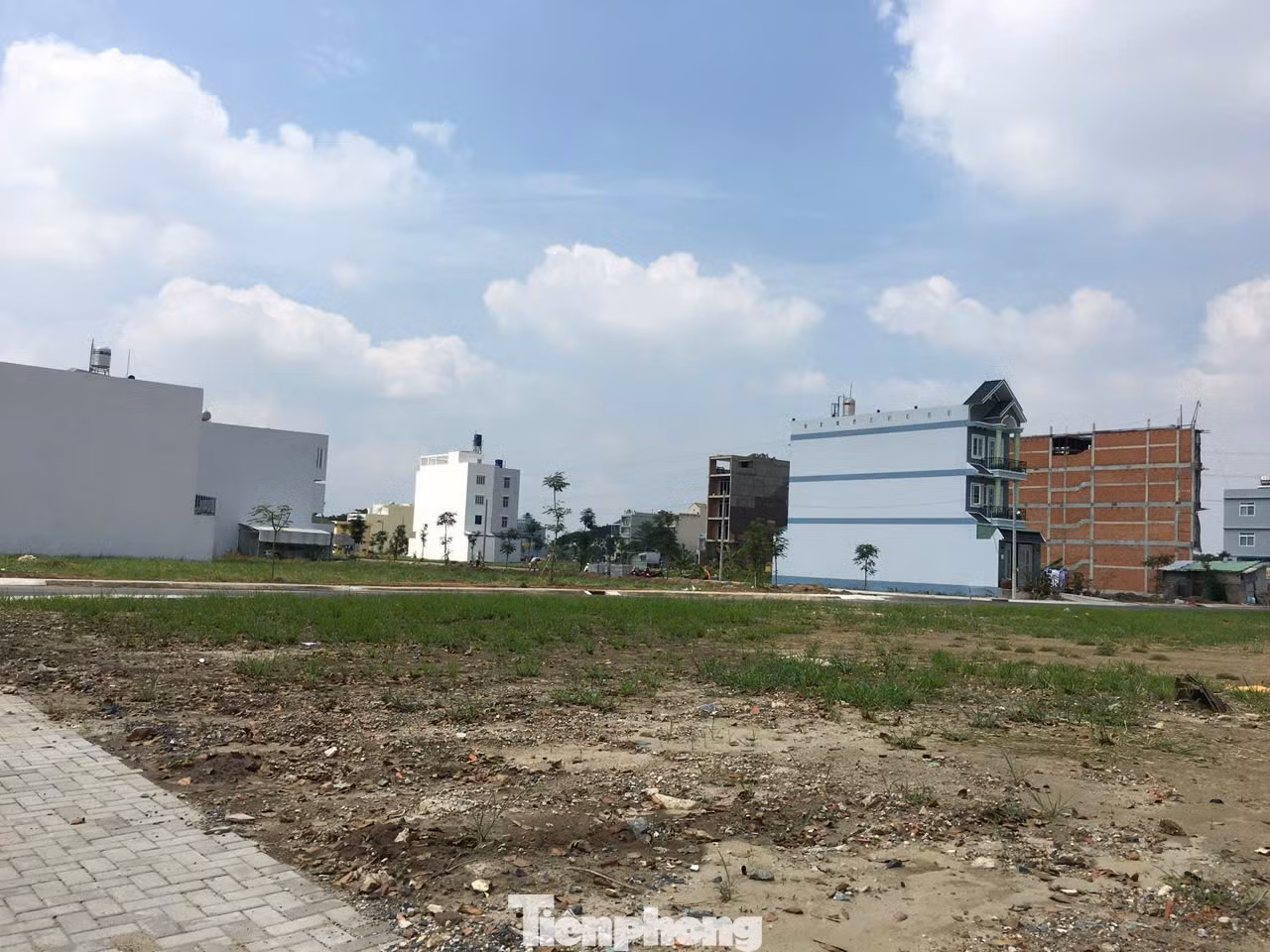 Việc bỏ giấy phép xây dựng nhà ở sẽ đỡ phiền hà, tốn kém cho người dân.