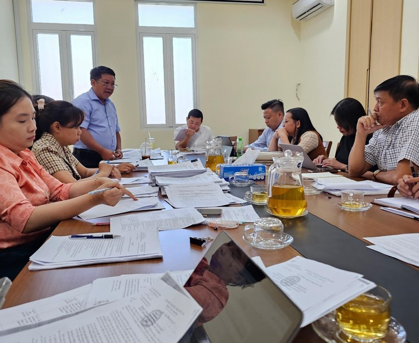 Phó giám đốc Văn phòng Đăng ký Đất đai TPHCM Thân Thế Hùng phát biểu tại cuộc họp. Ảnh: T.G.