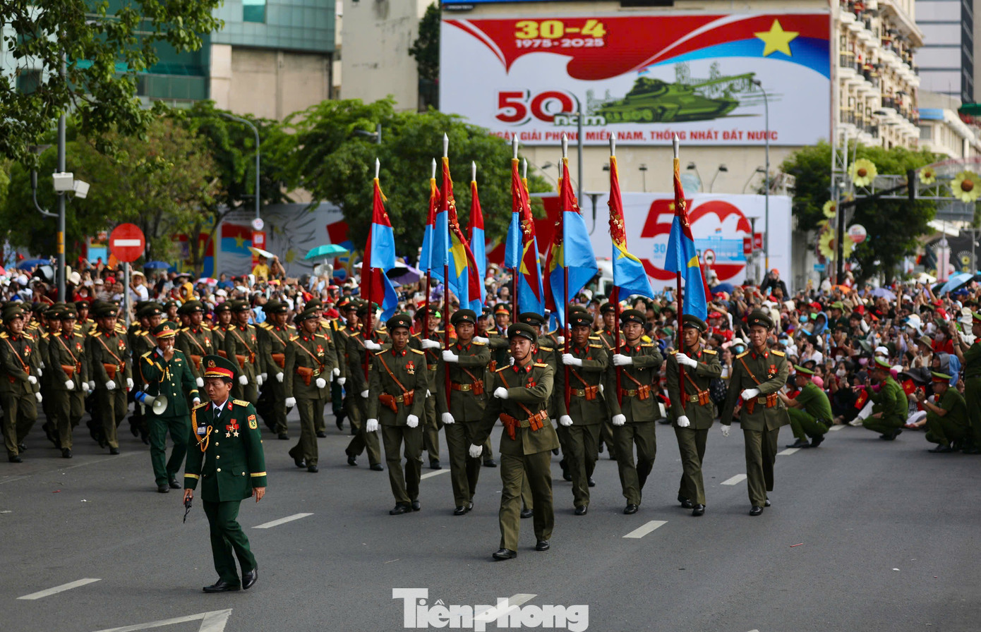 Khối sĩ quan Năm cánh quân.