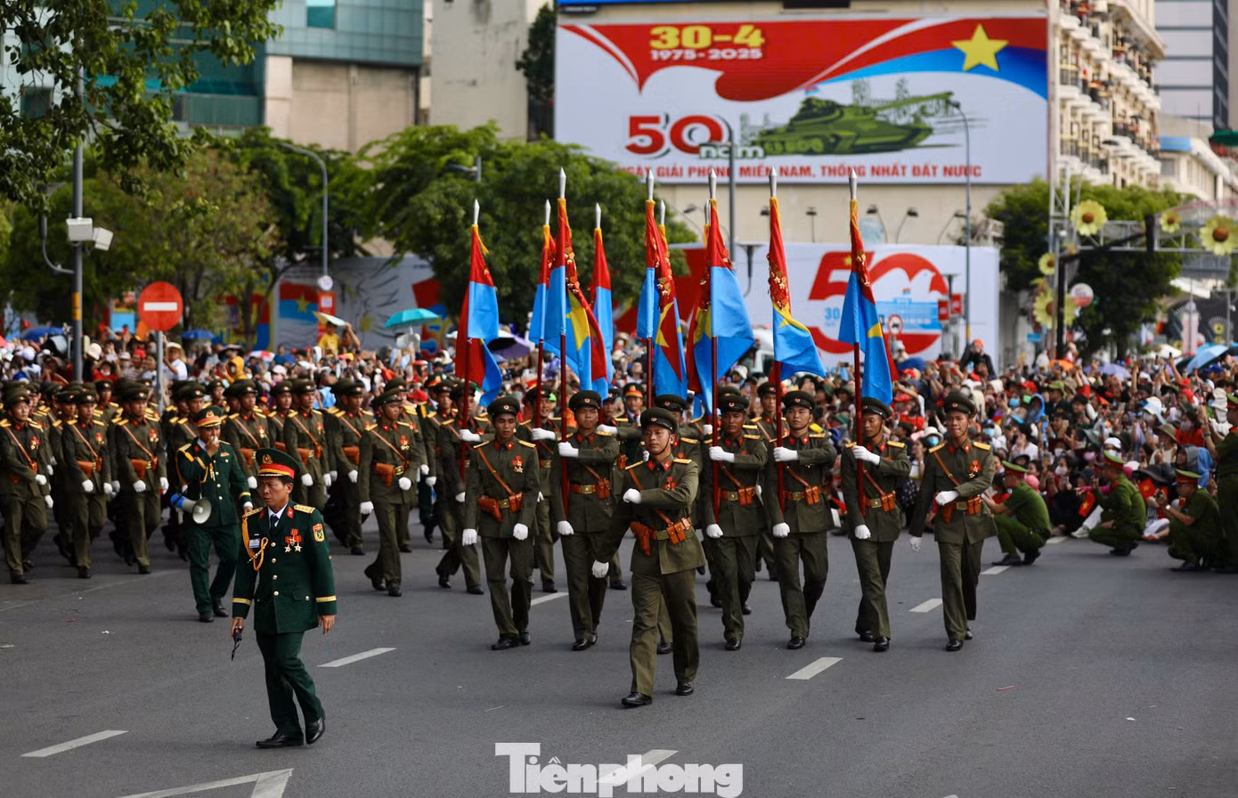 Khối sĩ quan Năm cánh quân.