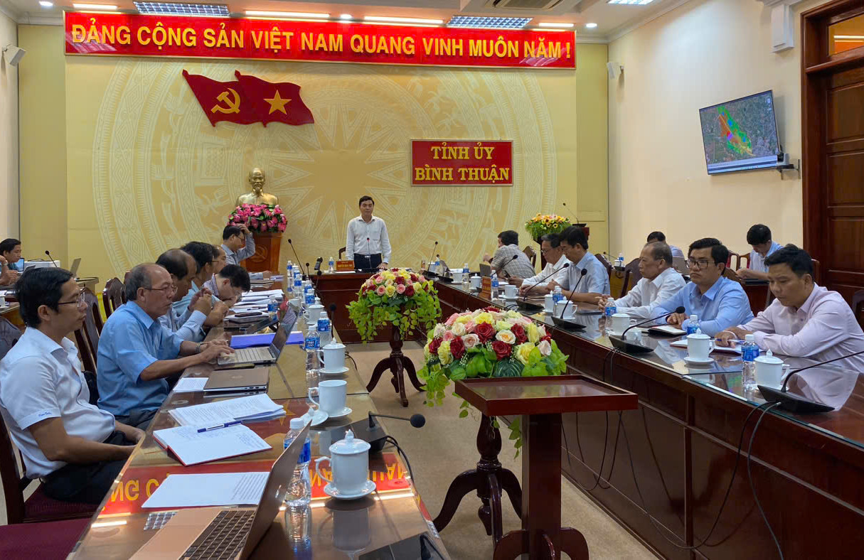 Ông Nguyễn Hoài Anh - Bí thư Tỉnh ủy Bình Thuận - phát biểu kết luận cuộc họp.