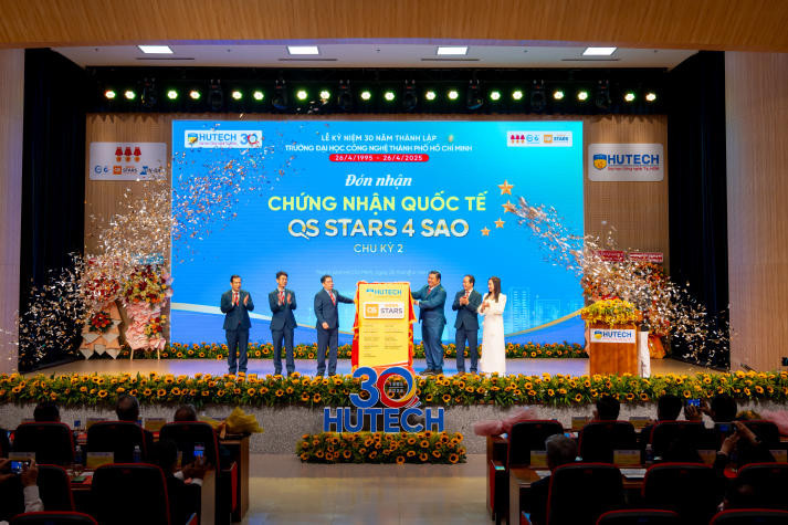 HUTECH đón nhận Chứng nhận quốc tế QS Stars 4 sao chu kỳ 2. HUTECH đón nhận Chứng nhận quốc tế QS Stars 4 sao chu kỳ 2.