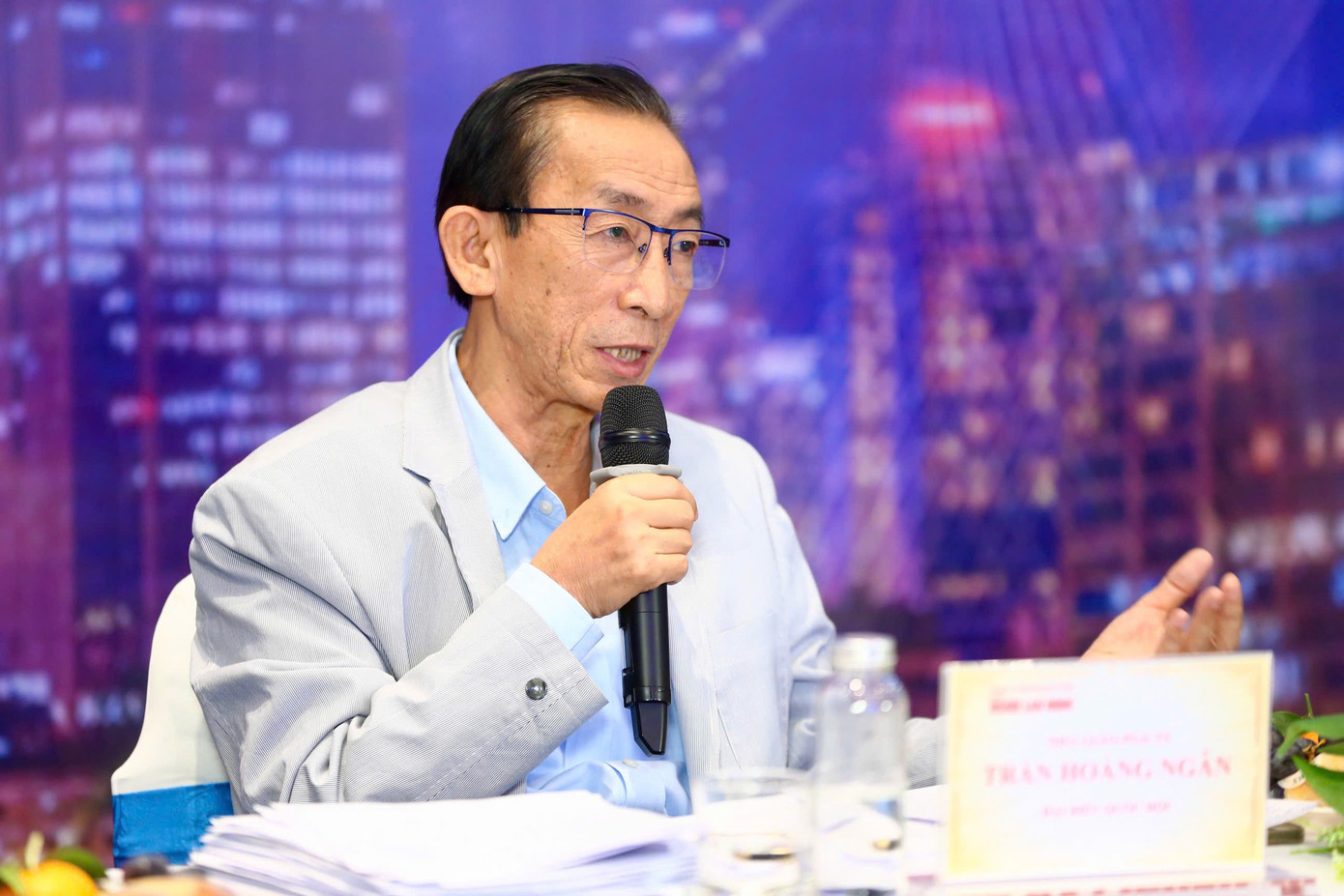 PGS, TS. Trần Hoàng Ngân cho biết khu vực kinh tế tư nhân đang đóng góp khoảng 60% tổng vốn đầu tư toàn xã hội.