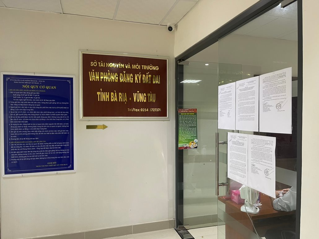 Nhiều cán bộ cấp dưới của Văn phòng Đăng ký Đất đai tỉnh Bà Rịa - Vũng Tàu vướng lao lý. Ảnh: Báo TNMT. Nhiều cán bộ cấp dưới của Văn phòng Đăng ký Đất đai tỉnh Bà Rịa - Vũng Tàu vướng lao lý. Ảnh: Báo TNMT.