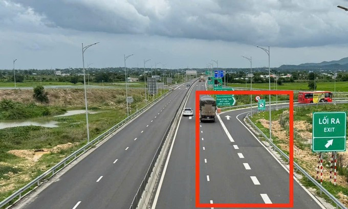 Lối ra nút giao Ma Lâm được cho là thiết kế không phù hợp. Ảnh: SGGP.