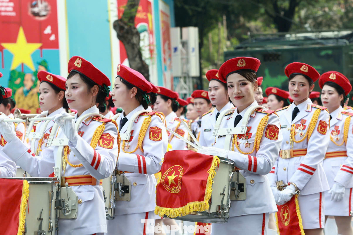 Khối Nữ quân nhạc.