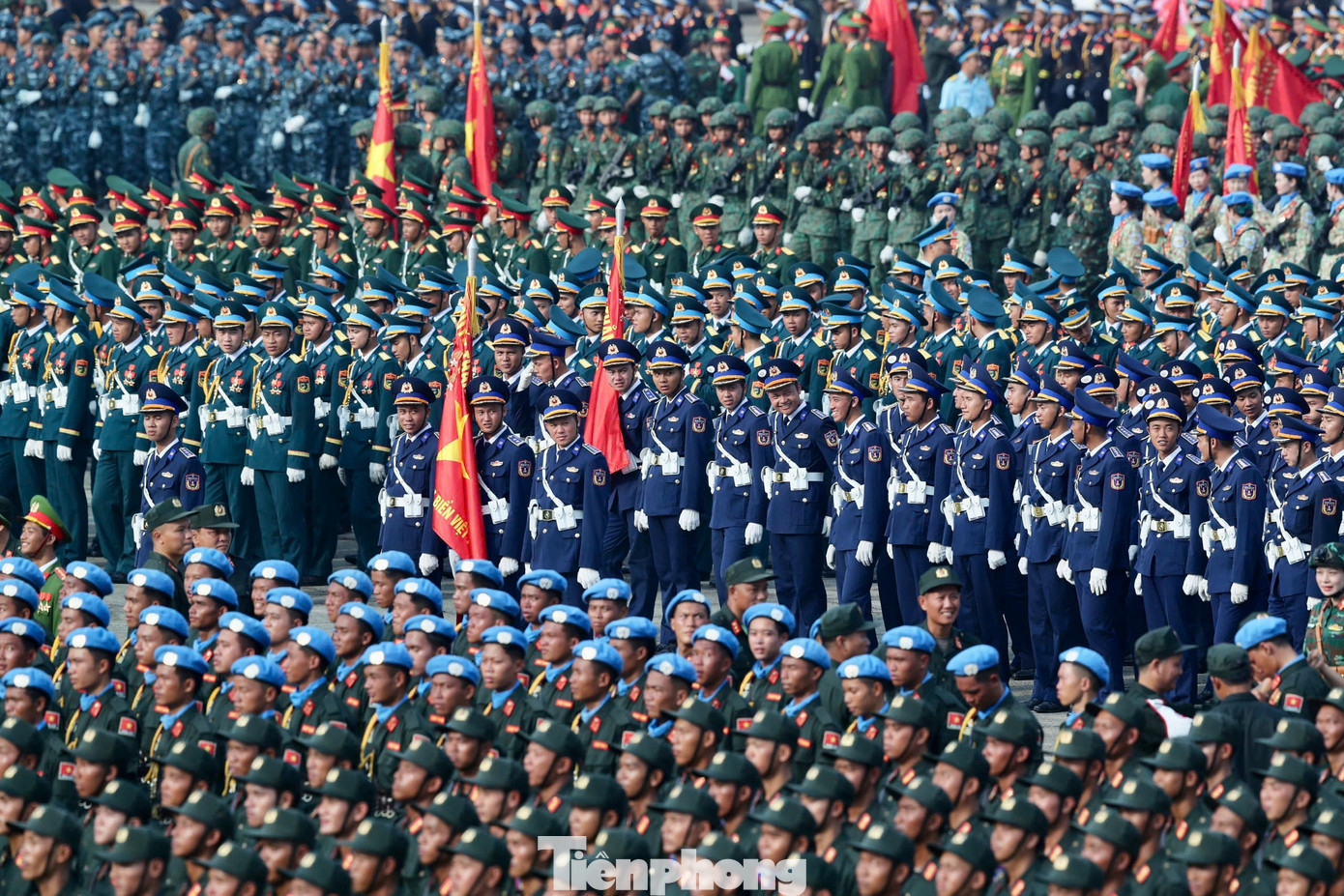 Tham gia tổng hợp luyện gồm 38 khối.