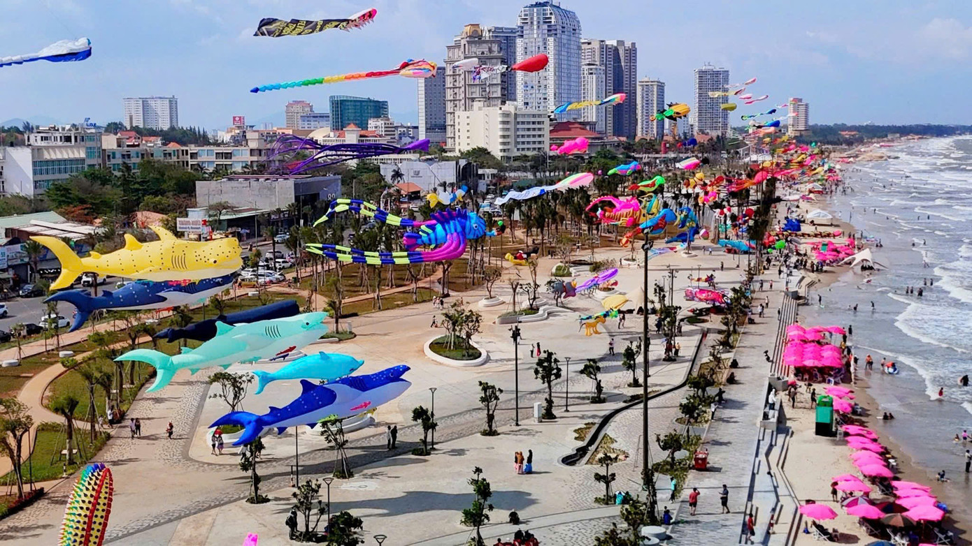 Dịp lễ 30/4-1/5 năm nay, ngành du lịch Bà Rịa - Vũng Tàu đón khoảng 858.000 lượt du khách. Dịp lễ 30/4-1/5 năm nay, ngành du lịch Bà Rịa - Vũng Tàu đón khoảng 858.000 lượt du khách.