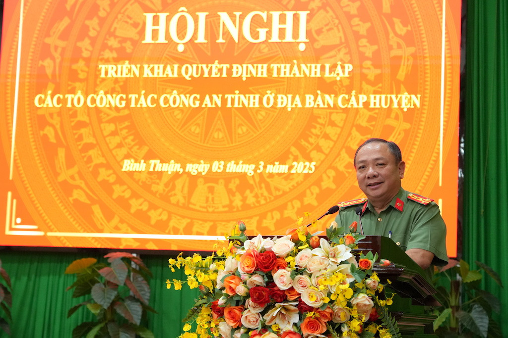 Đại tá Lê Quang Nhân, Bí thư Đảng ủy - Giám đốc Công an tỉnh Bình Thuận phát biểu chỉ đạo tại hội nghị.