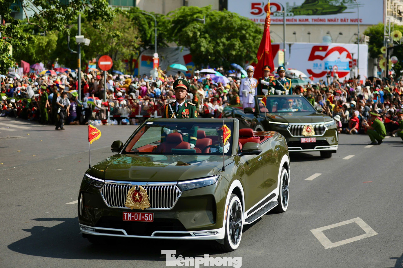 Khối xe Chỉ huy, xe Tổ Quân kỳ toàn quân.