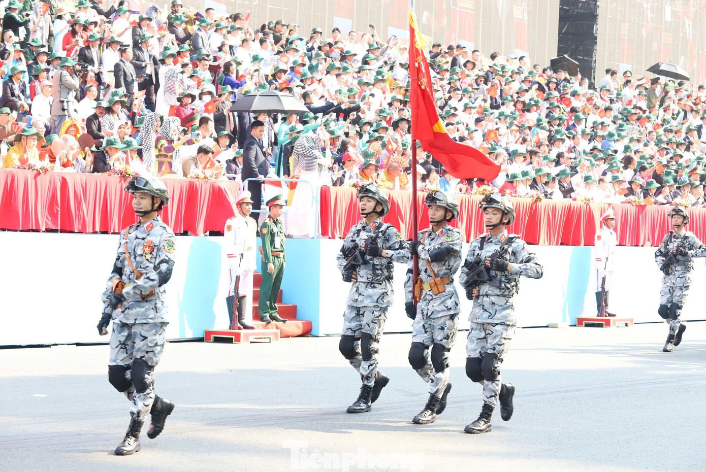 Khối Chiến sĩ đặc nhiệm dù Quân đội nhân dân Việt Nam.