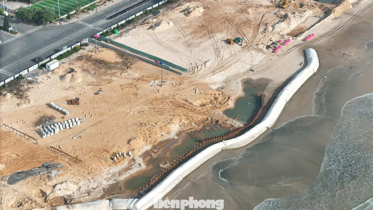 Trước đó, Ban Quản lý dự án đầu tư xây dựng TP.Vũng Tàu, tỉnh Bà Rịa - Vũng Tàu đã 2 lần tổ chức thi tuyển để chọn phương án kiến trúc công trình điểm nhấn tại quảng trường Thùy Vân.