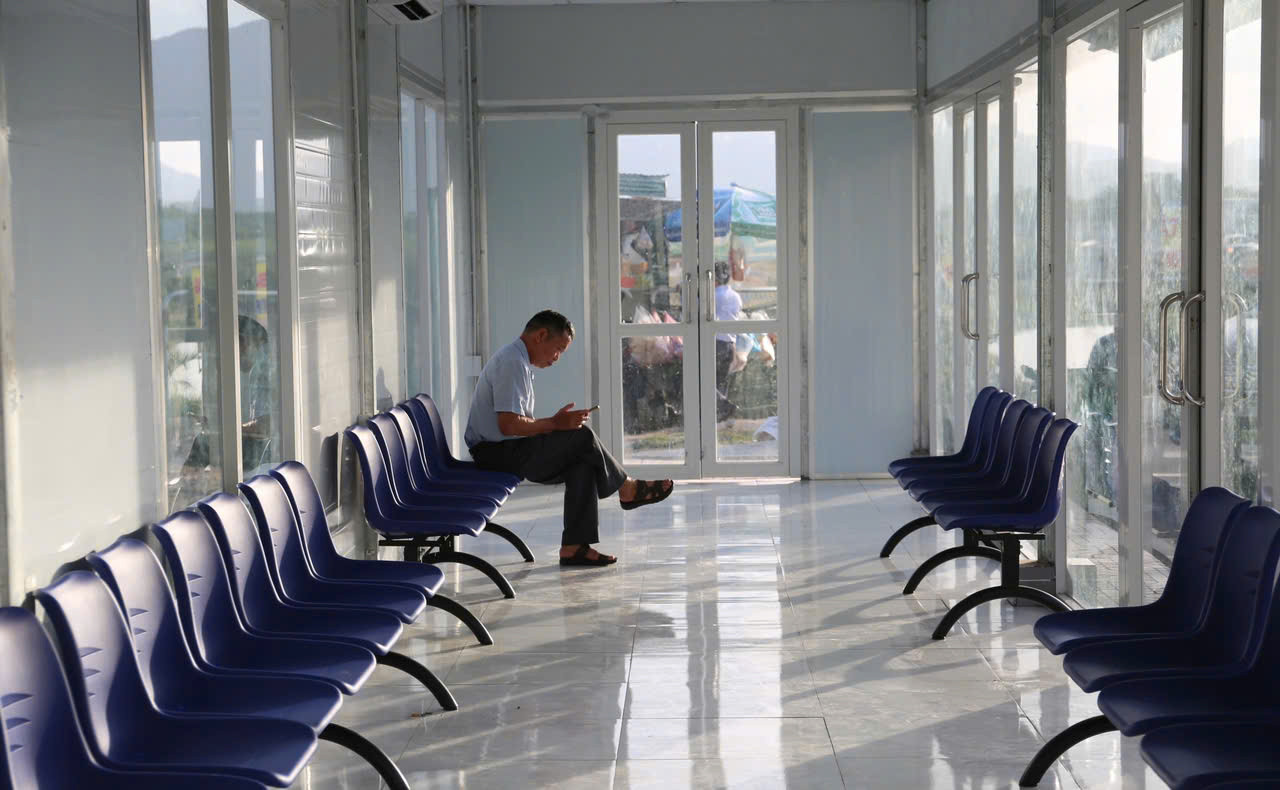 Du khách nghỉ ngơi tại trạm dừng nghỉ tạm trên cao tốc Phan Thiết - Dầu Giây tại Km47+500. Du khách nghỉ ngơi tại trạm dừng nghỉ tạm trên cao tốc Phan Thiết - Dầu Giây tại Km47+500.