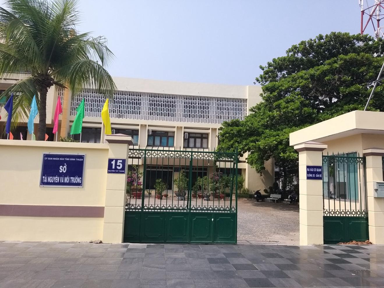 3 lãnh đạo Sở Tài nguyên và Môi trường tỉnh Bình Thuận bị khởi tố. Ảnh: Báo Thanh Tra. 3 lãnh đạo Sở Tài nguyên và Môi trường tỉnh Bình Thuận bị khởi tố. Ảnh: Báo Thanh Tra.