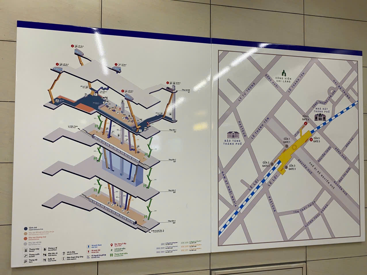 Sơ đồ mặt bằng các tầng hầm và sơ đồ hướng tuyến kết nối metro được bố trí tại Union Lối số 4 của ga Nhà hát TPHCM tuyến metro số 1 (Bến Thành - Suối Tiên) để du khách nắm thông tin.