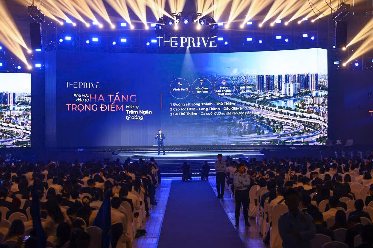 Hơn 15.000 nhân viên kinh doanh đến từ hàng trăm đại lý phân phối tham gia lễ ra mắt dự án The Privé.