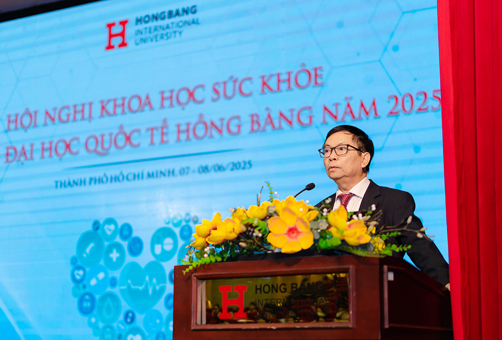 PGS. TS Lê Khắc Cường - Phó Hiệu trưởng HIU phát biểu tại Hội nghị.