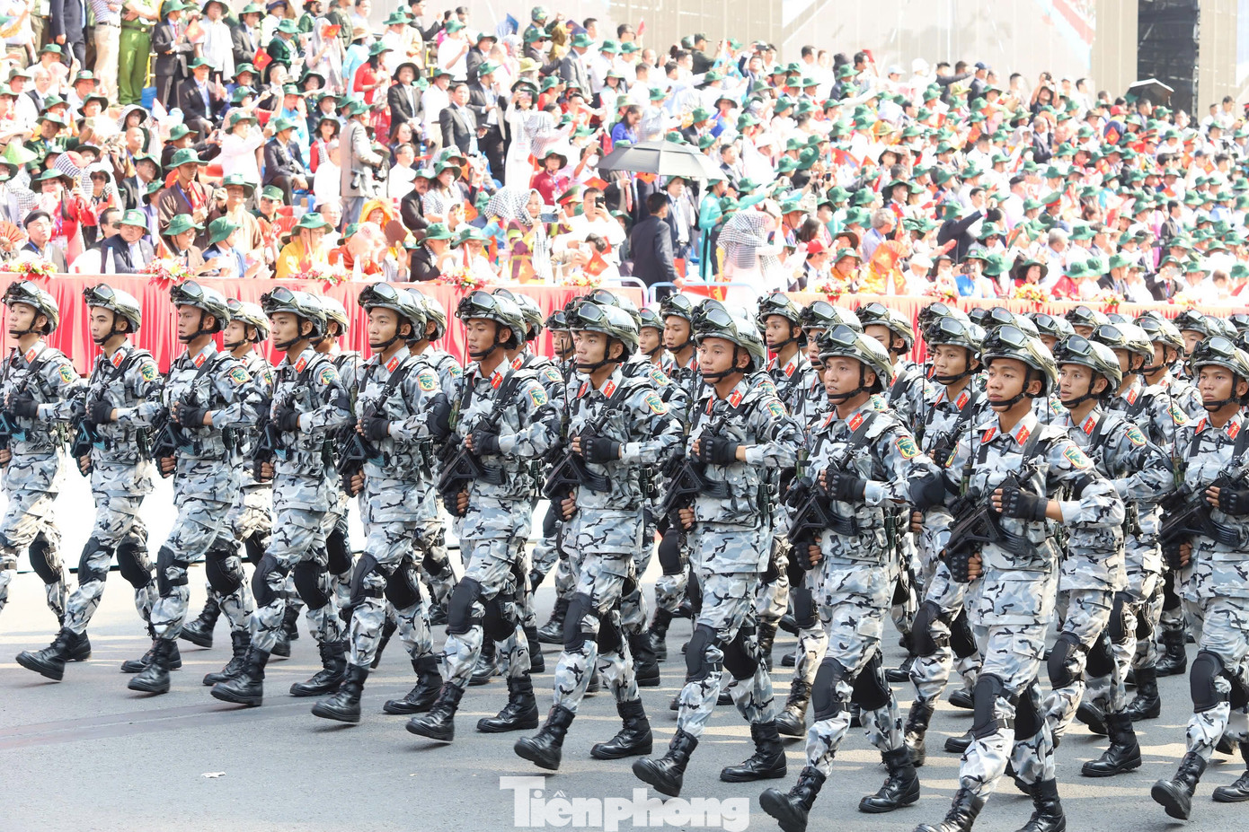 Khối Chiến sĩ Đặc nhiệm dù là những chiến sĩ tiêu biểu về bản lĩnh chính trị, thể chất và lòng dũng cảm; được tuyển chọn và huấn luyện trong môi trường đặc biệt để thực hiện những nhiệm vụ đặc biệt. Trong chiến đấu, Chiến sĩ Đặc nhiệm dù đã lập nhiều chiến công xuất sắc.