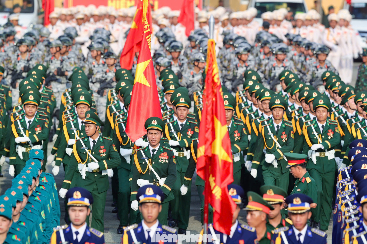 Trong đó Quân đội, lực lượng dân quân có 25 khối, lực lượng Công an có 13 khối.