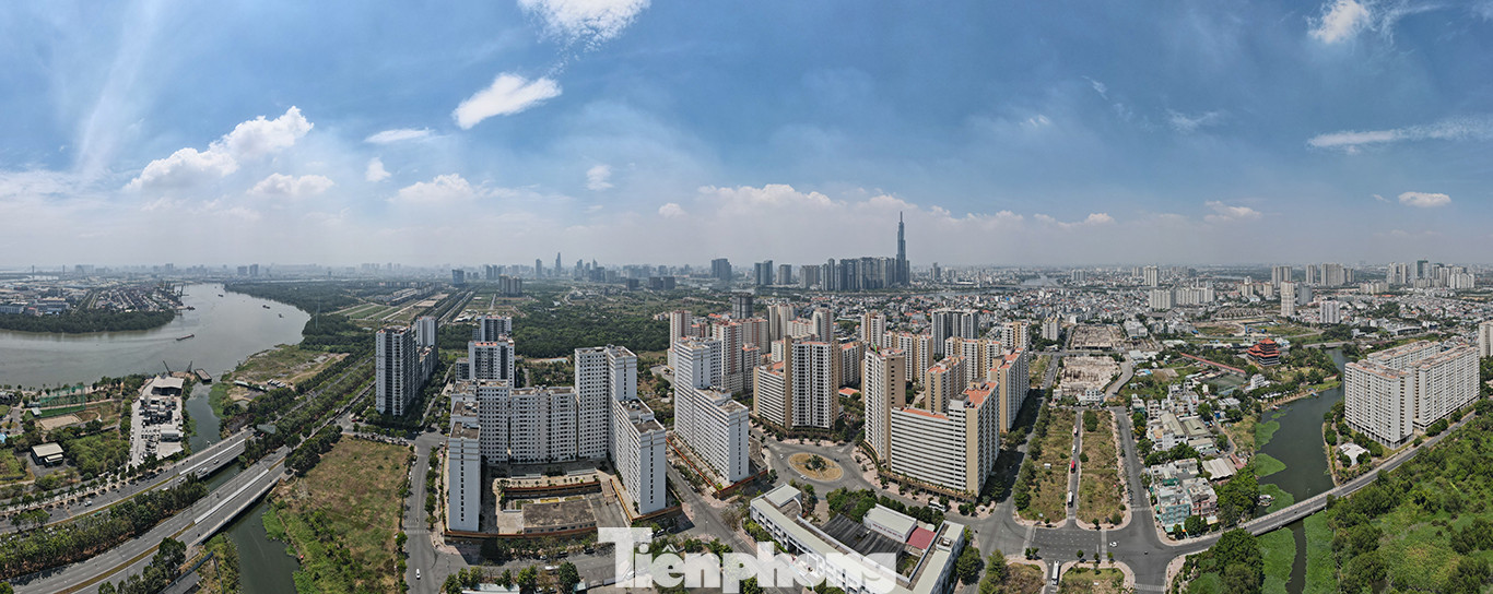 Mới đây, lãnh đạo UBND TPHCM đã ký văn bản gửi các sở ngành, địa phương liên quan về việc chuyển đổi công năng 3.790 căn hộ tại lô R1, R2, R3, R4, R5 thuộc khu 38,4 ha trong Khu đô thị mới Thủ Thiêm (phường An Khánh, TP. Thủ Đức).