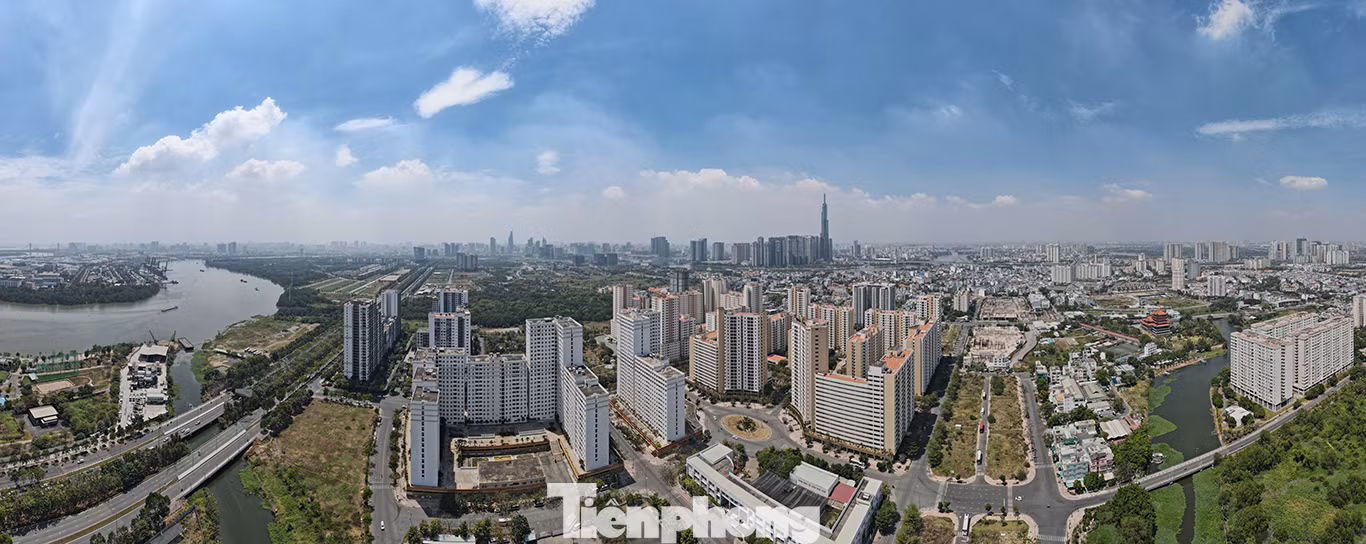 Mới đây, lãnh đạo UBND TPHCM đã ký văn bản gửi các sở ngành, địa phương liên quan về việc chuyển đổi công năng 3.790 căn hộ tại lô R1, R2, R3, R4, R5 thuộc khu 38,4 ha trong Khu đô thị mới Thủ Thiêm (phường An Khánh, TP. Thủ Đức).