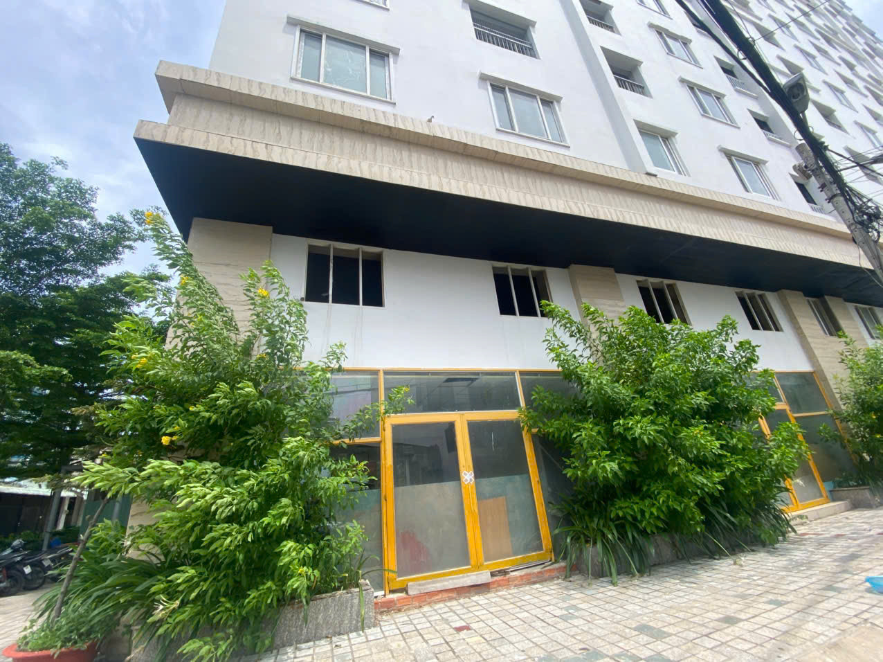 Hiện trạng tầng trệt dự án Tổ hợp Nhà ở - Nhà ở Xã hội Tân Bình Apartment rất nhếch nhác.