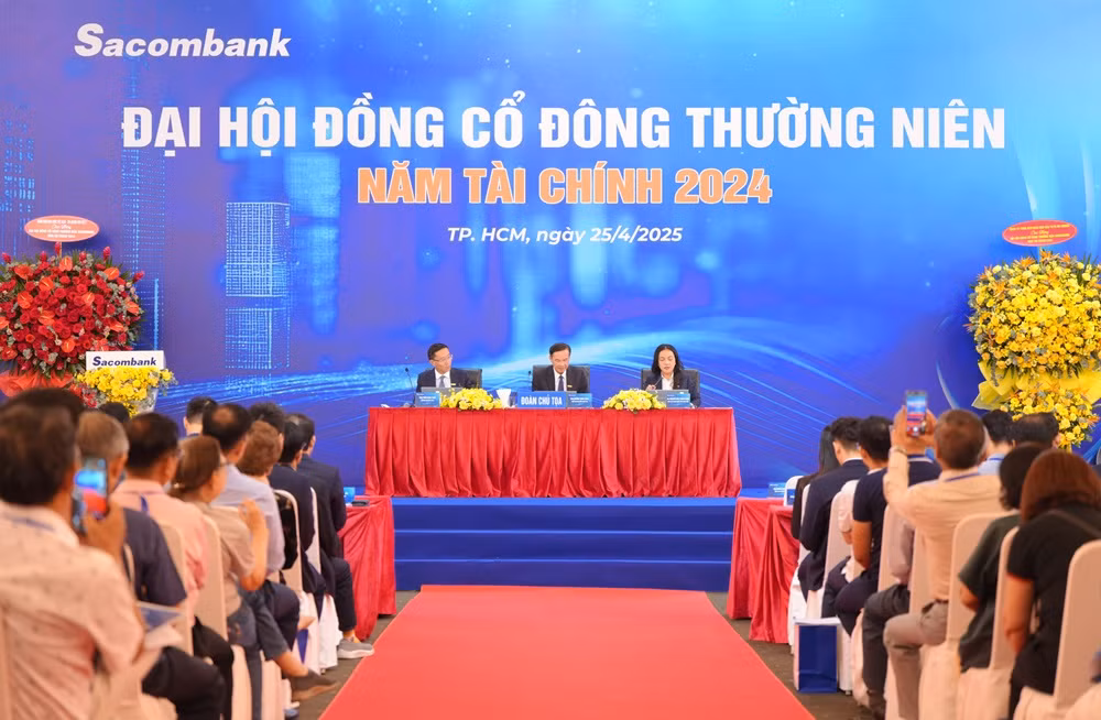Chủ tọa đoàn đại hội đồng cổ đông thường niên 2024 của Sacombank.