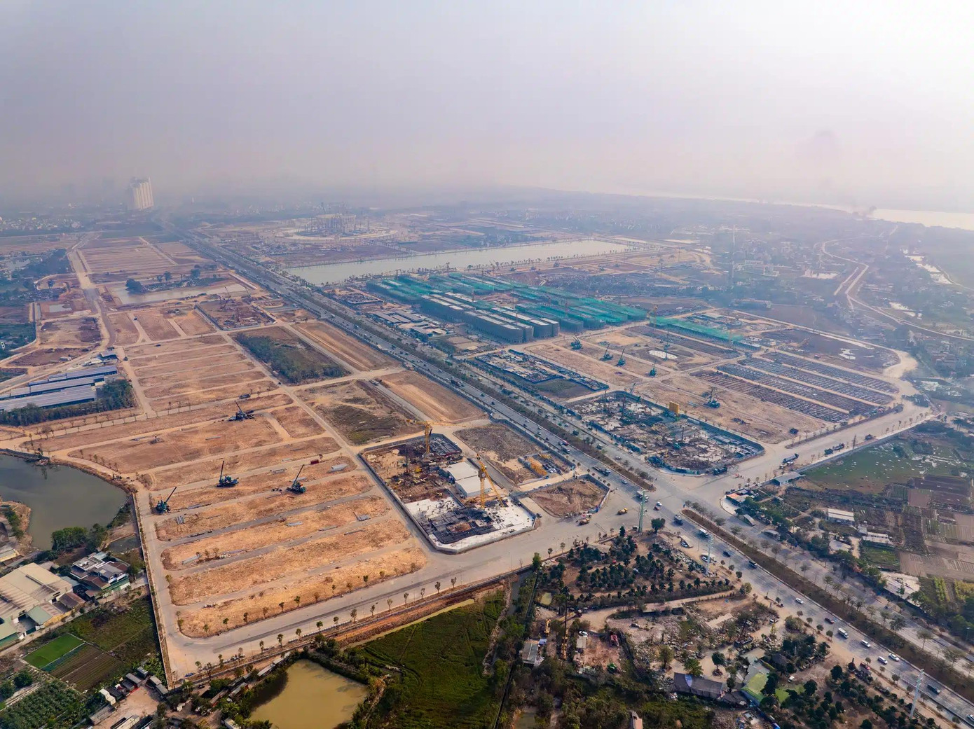 Thị trường bất động sản Hà Nội ghi nhận sự chênh lệch đáng kể về giá bán căn hộ sơ cấp từ chủ đầu tư và căn hộ thứ cấp. Thị trường bất động sản Hà Nội ghi nhận sự chênh lệch đáng kể về giá bán căn hộ sơ cấp từ chủ đầu tư và căn hộ thứ cấp.