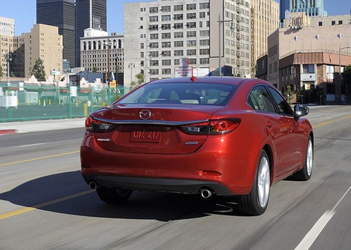 Mazda Mazda6, đối thủ của Toyota Camry sở hữu thiết kế bắt mắt, nhiều tiện nghi và động cơ mới vừa khỏe vừa tiết kiệm nhiên liệu