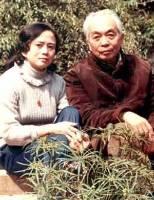 Đại tướng Võ Nguyên Giáp và con gái Võ Hồng Anh. Bài viết: http://news.zing.vn/Tuong-Giap-qua-loi-ke-cua-con-gai-Vo-Hong-Anh-post357922.html#home_featured.noibat Nguồn Zing News 