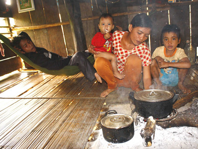 Người dân nghèo vùng TĐC thủy điện Sông Tranh 2 mơ cái Tết yên bình không động đất