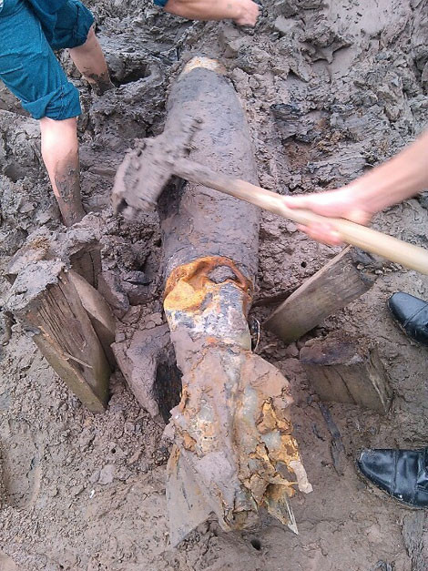 Lạnh gáy với quả bom 3 tạ 'núp' dưới lòng sông ở Nghệ An ảnh 4