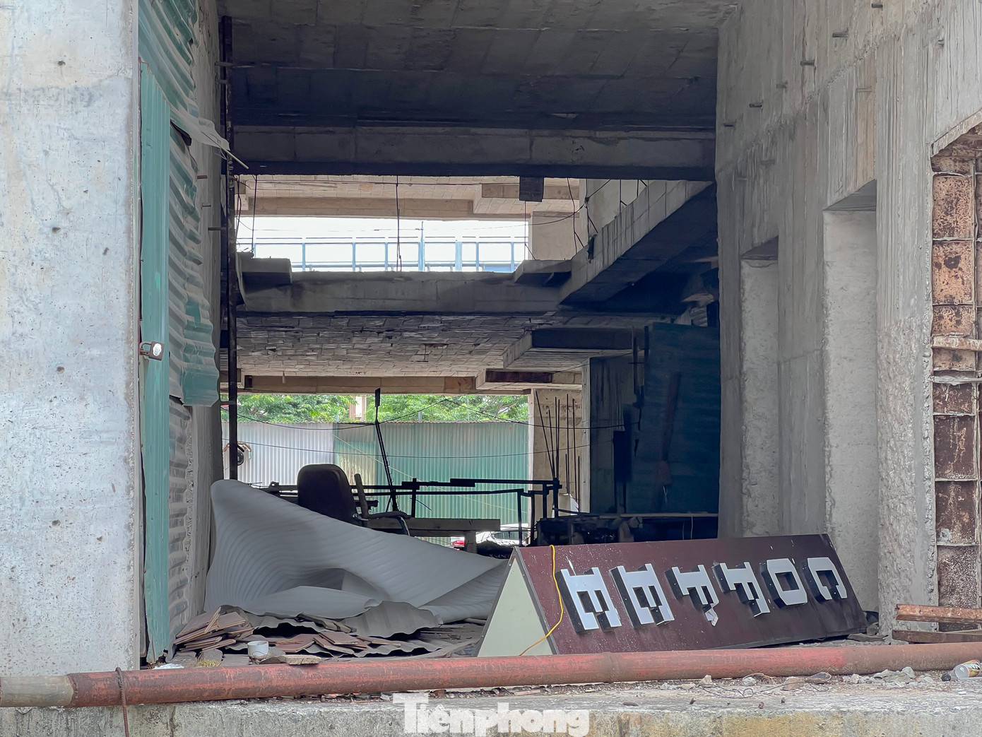 Hiện trạng nhếch nhác của dự án suốt nhiều năm khiến người dân xung quanh lắc đầu ngao ngán.