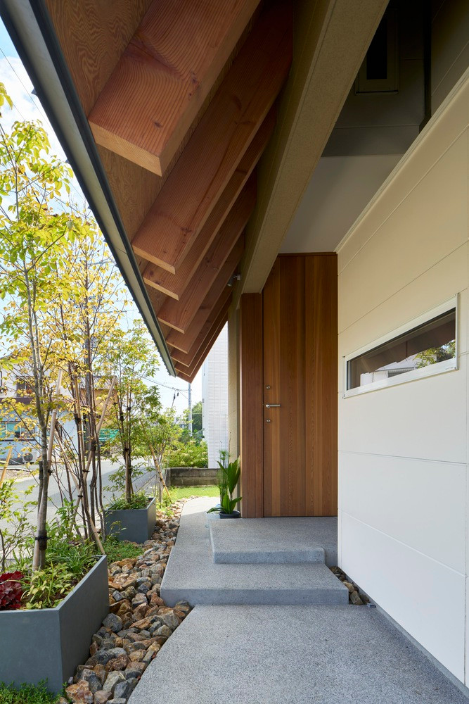 Nét đẹp hiện đại hòa quyện cùng sự tinh tế, sáng tạo của phong cách Nhật Bản được thể hiện rõ nét trong thiết kế ngôi nhà. Từng chi tiết, từng không gian đều được trau chuốt tỉ mỉ góp phần mang đến sự ấm áp và gắn kết yêu thương giữa các thành viên trong gia đình.