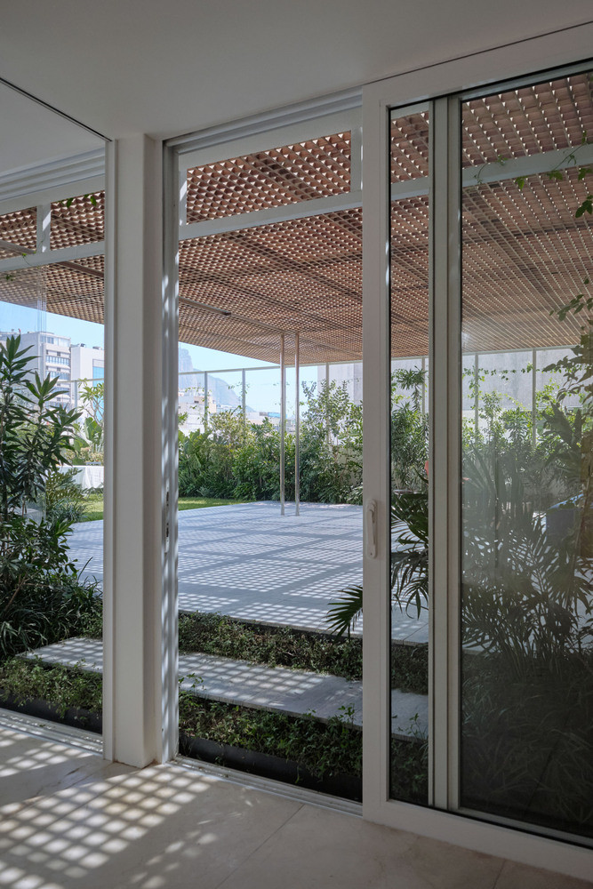 Không gian phòng khách kết nối với nhà bếp nhỏ, một nhà vệ sinh và một phòng vẽ. Không gian phòng khách kết nối với nhà bếp nhỏ, một nhà vệ sinh và một phòng vẽ.