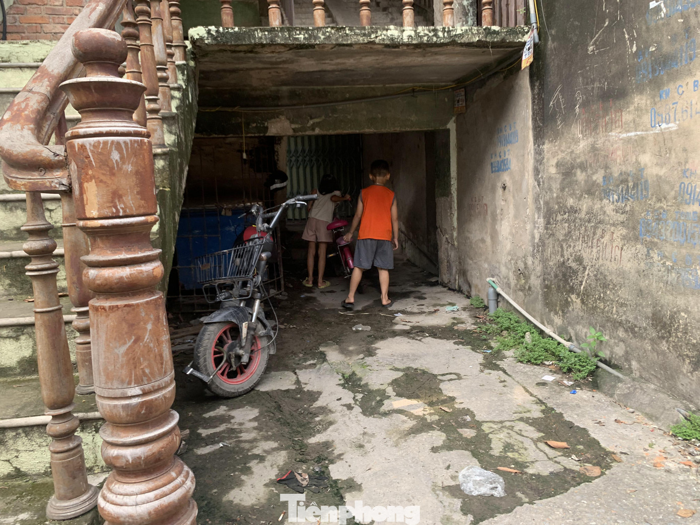 Do đó, ngày nào các chương trình đầu tư xây mới, cải tạo còn chậm trễ thì ngày đó những cư dân trong Khu tập thể Viện Hóa học Công nghiệp Việt Nam nói riêng và hàng nghìn cư dân tại các khu tập thể và chung cư cũ vẫn còn nơm nớp lo sợ vì tình trạng nhà ở xuống cấp, tiềm ẩn nguy cơ cháy nổ cao...