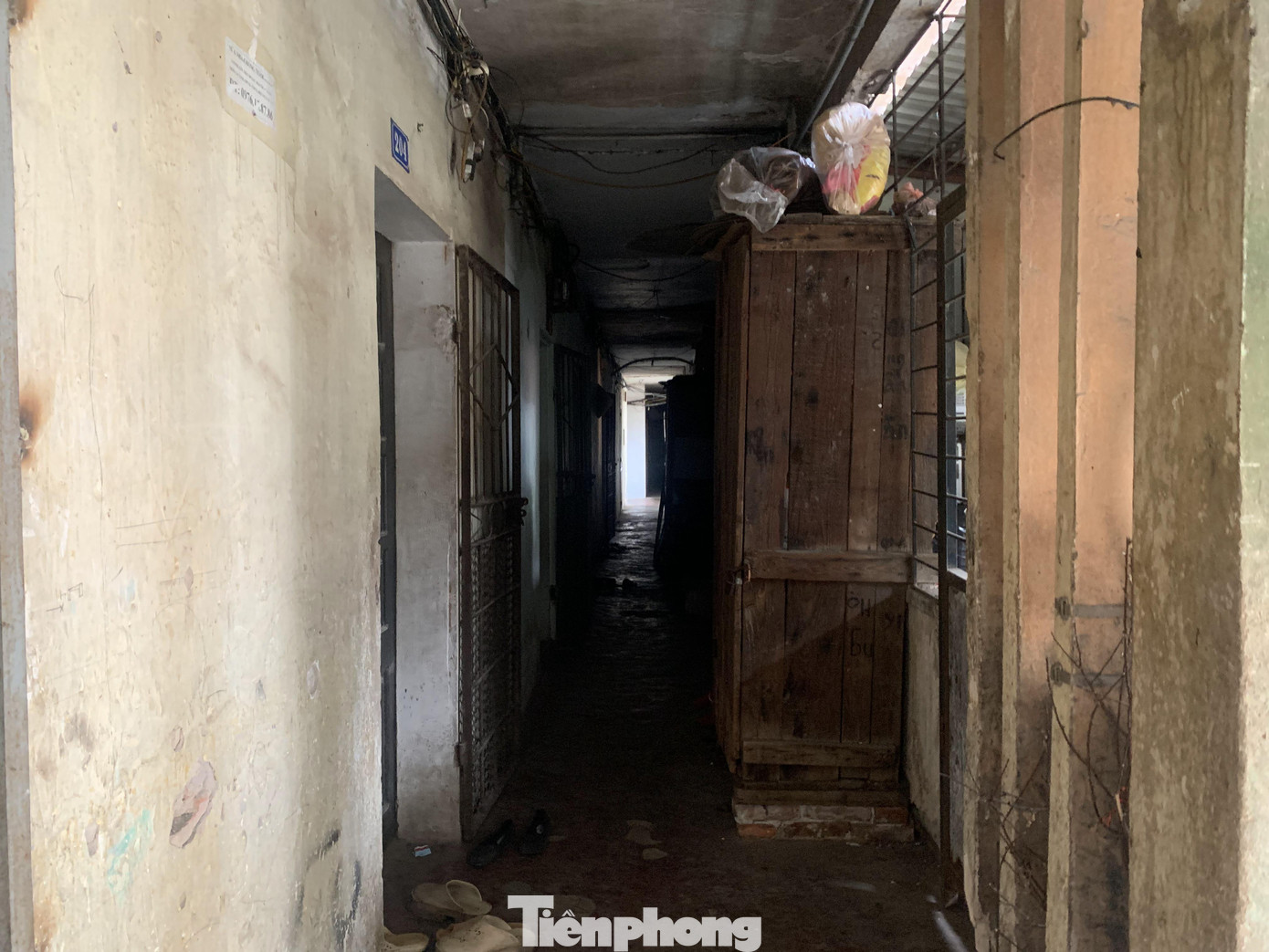 Do đó, ngày nào các chương trình đầu tư xây mới, cải tạo còn chậm trễ thì ngày đó những cư dân trong Khu tập thể Viện Hóa học Công nghiệp Việt Nam nói riêng và hàng nghìn cư dân tại các khu tập thể và chung cư cũ vẫn còn nơm nớp lo sợ vì tình trạng nhà ở xuống cấp, tiềm ẩn nguy cơ cháy nổ cao...