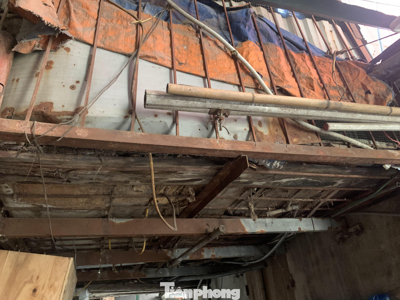 Do đó, ngày nào các chương trình đầu tư xây mới, cải tạo còn chậm trễ thì ngày đó những cư dân trong Khu tập thể Viện Hóa học Công nghiệp Việt Nam nói riêng và hàng nghìn cư dân tại các khu tập thể và chung cư cũ vẫn còn nơm nớp lo sợ vì tình trạng nhà ở xuống cấp, tiềm ẩn nguy cơ cháy nổ cao...