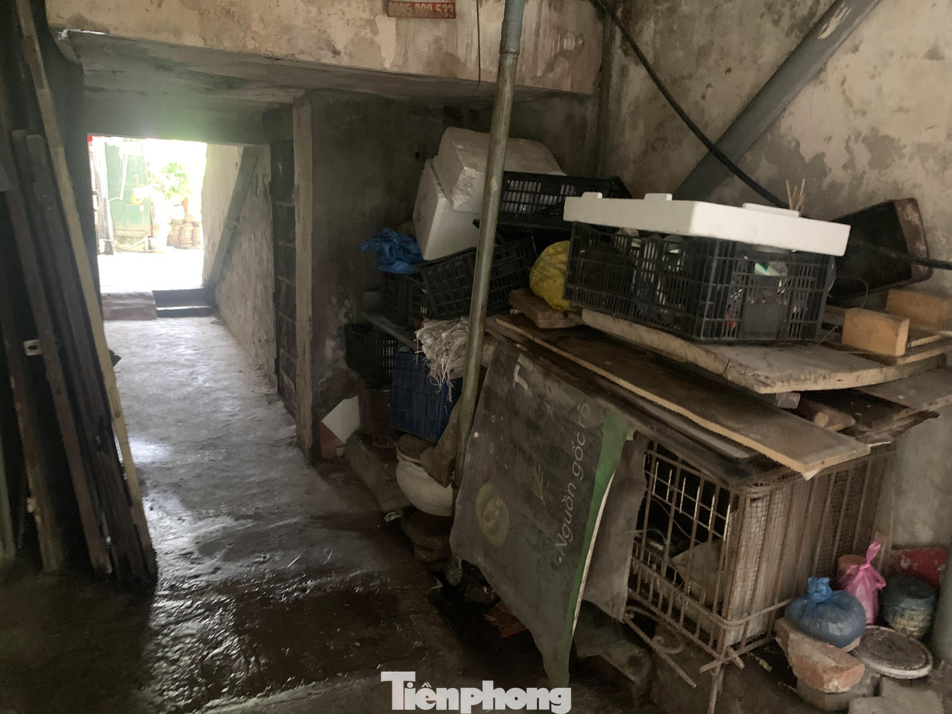 Khu tập thể không được trang bị thiết bị PCCC, trong khi các hộ gia đình vẫn đun bếp than, bếp củi ngay trong nhà.