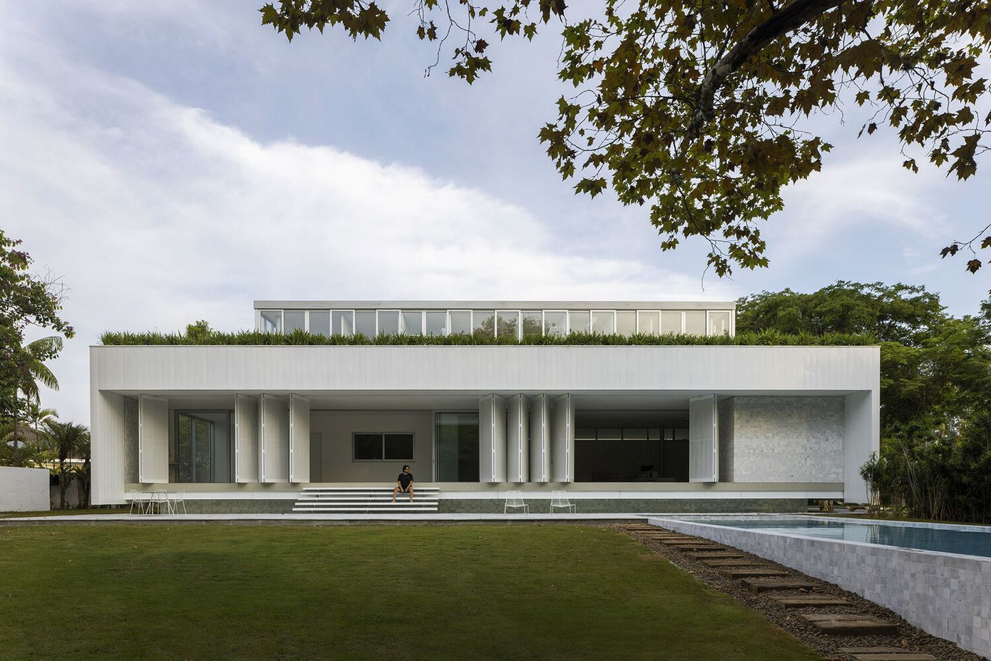 Kiến trúc của công trình này được hình thành dựa trên ý tưởng tạo ra tòa nhà trung tính và tối giản về mặt thị giác.