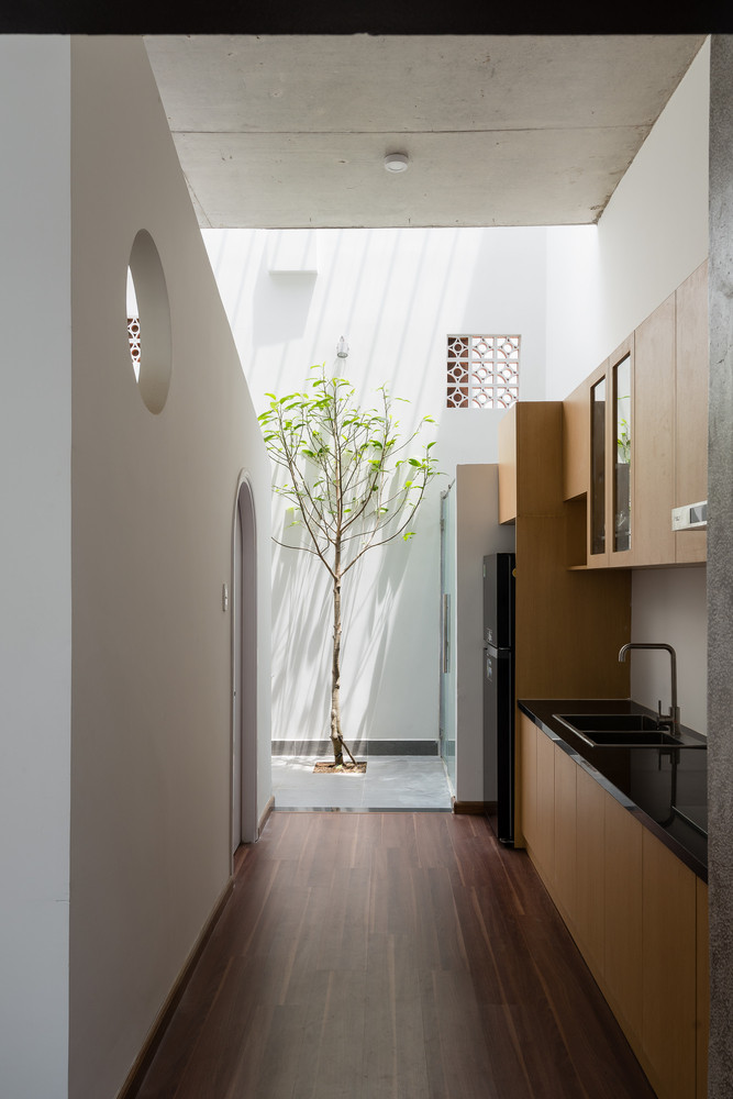 Ở các khu vườn, mỗi sáng những đứa trẻ của gia đình có thể cảm nhận niềm vui khi thấy những bông hoa mới nở, mùi thơm của trái cây chín trên cành hay niềm vui về vườn rau của mẹ đã thêm một màu lá mới.