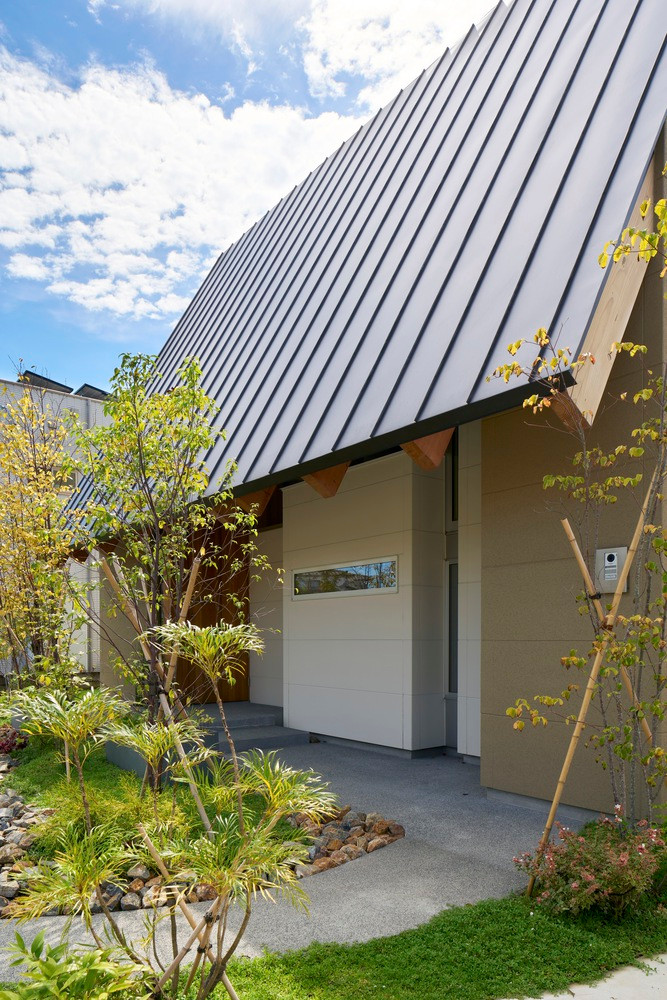 Gia chủ mong muốn một ngôi nhà không chỉ là nơi che mưa chắn gió, mà còn là không gian gắn kết, nơi họ luôn cảm nhận được sự hiện diện và yêu thương của những người thân yêu.